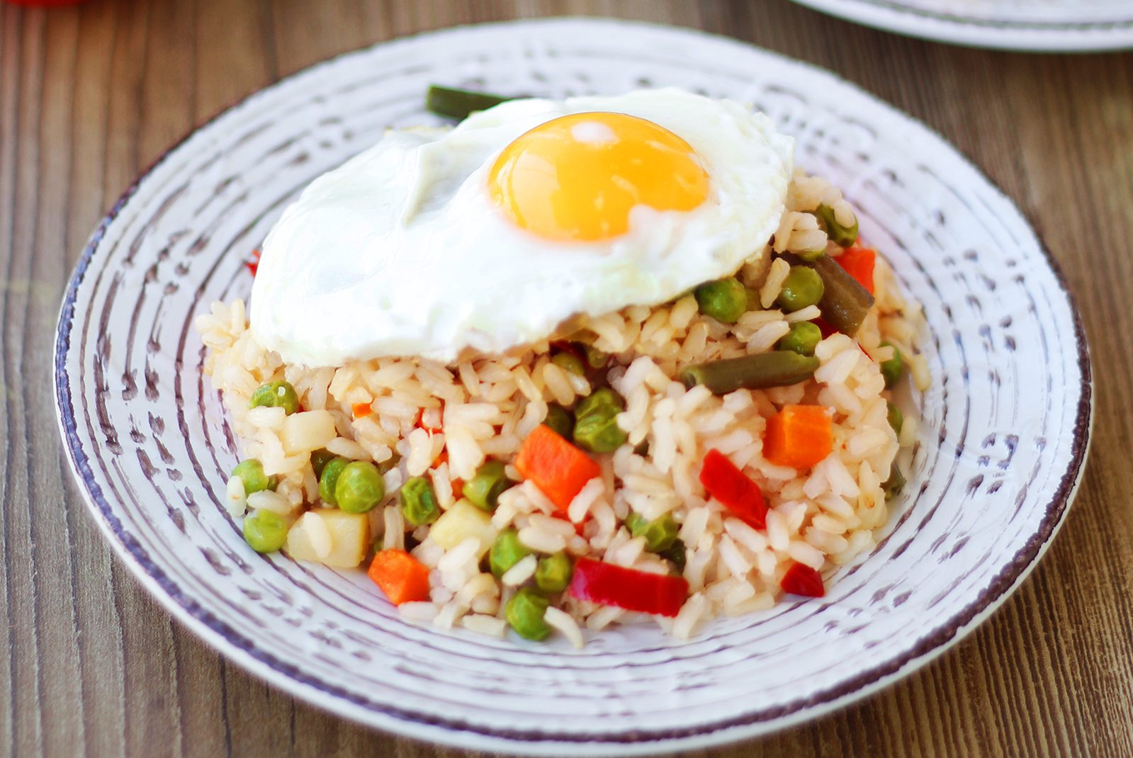 Τηγανητό Καστανό Ρύζι 10′ με λαχανικά και αυγά τηγανητά