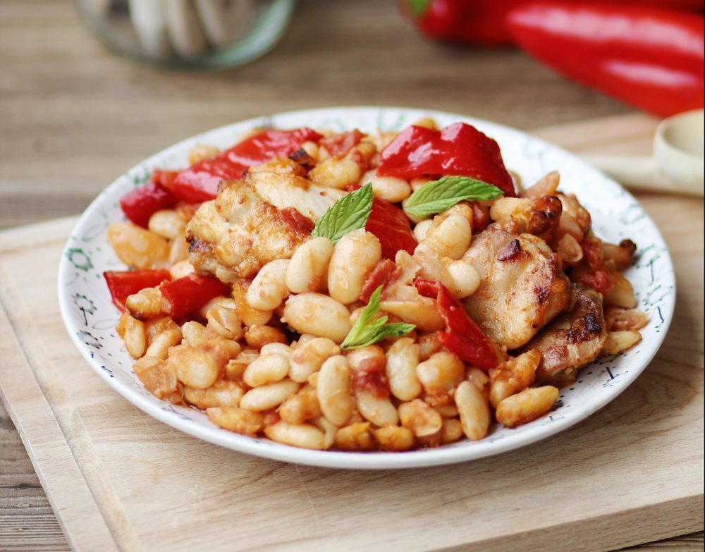 Large size Flat Beans from Prespes, Florina with chicken and red long peppers.