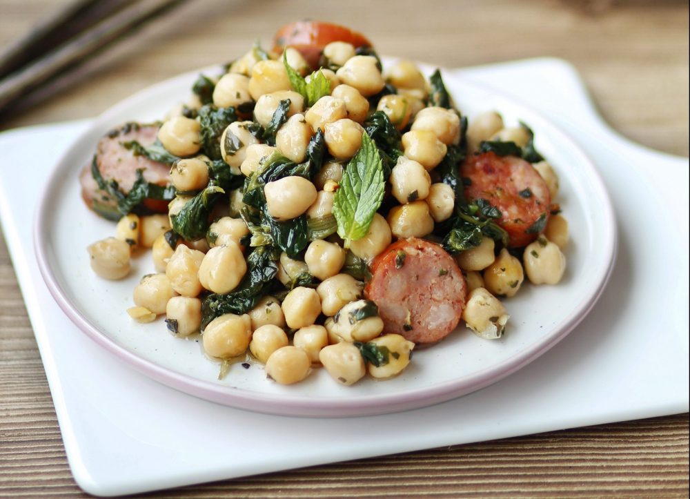 Peeled Chickpeas with spinach and sausage